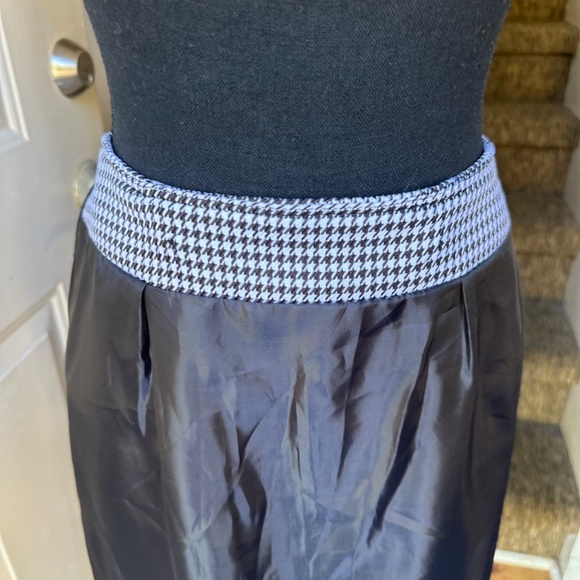 Kasper Black and White Houndstooth Pencil Skirt, Size 4. - Picture 8 of 8